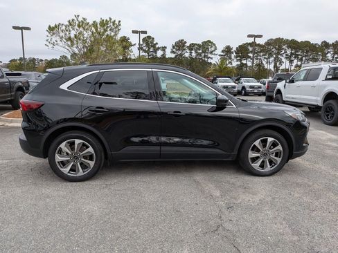 Certified 2025 Ford Escape Platinum image 3