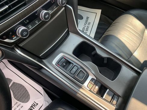 Used 2018 Honda Accord Touring image 24