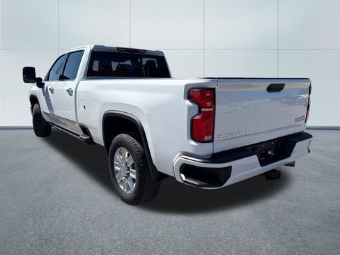 Used 2024 Chevrolet Silverado 2500 High Country w/ Technology Package AWD/4WD image 2