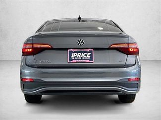 Used 2024 Volkswagen Jetta SE FWD video 4