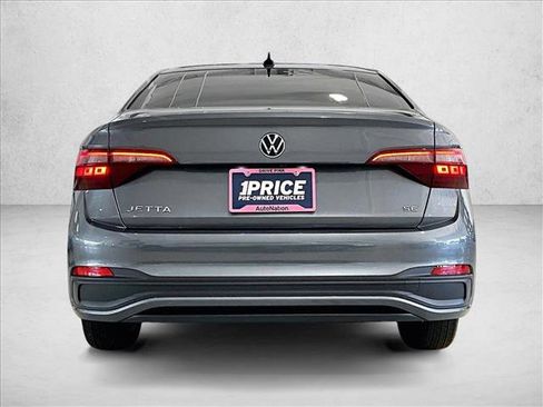 Used 2024 Volkswagen Jetta SE FWD image 4
