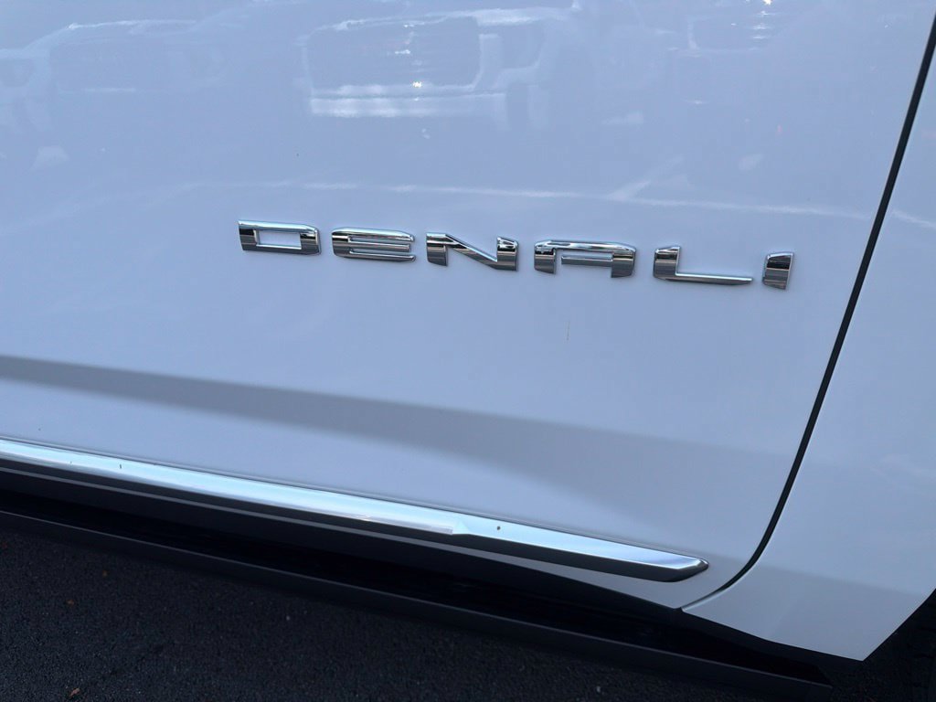 New 2026 GMC Yukon Denali w/ Denali Reserve Package AWD/4WD image 10