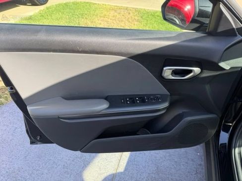 Used 2025 Kia K4 FWD image 9
