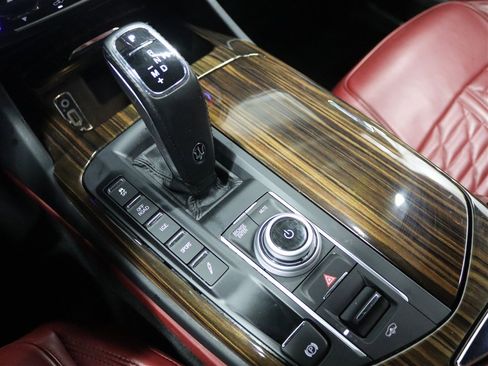 Used 2021 Maserati Levante GranSport image 28