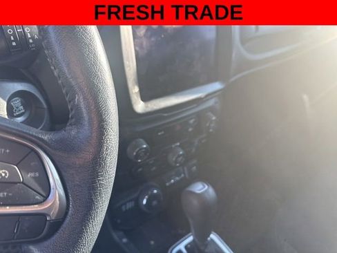 Used 2022 Jeep Renegade Latitude w/ Convenience Group AWD/4WD image 23