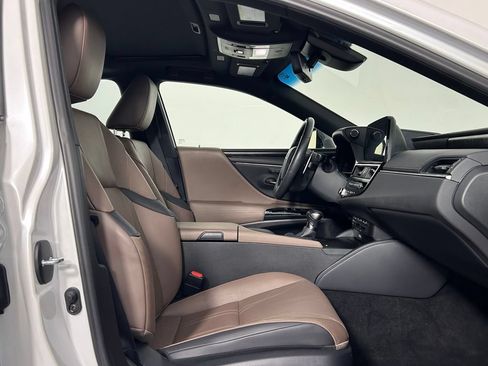 Used 2022 Lexus ES 300h w/ Luxury Package FWD image 11