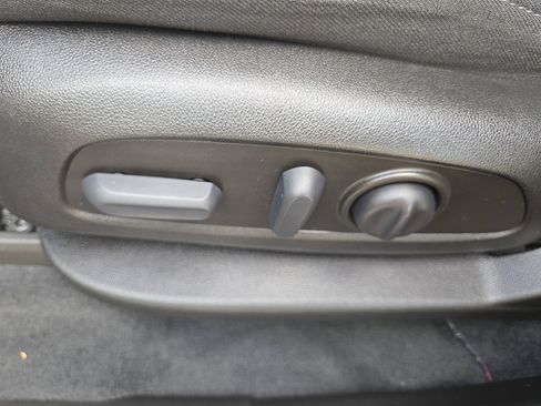 Used 2023 Chevrolet Traverse LT image 30