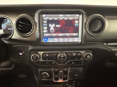 Used 2023 Jeep Wrangler Unlimited w/ Dual Top Group AWD/4WD image 27