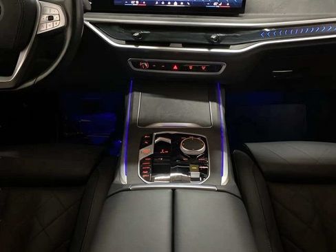 Used 2025 BMW X7 xDrive40i AWD/4WD image 14