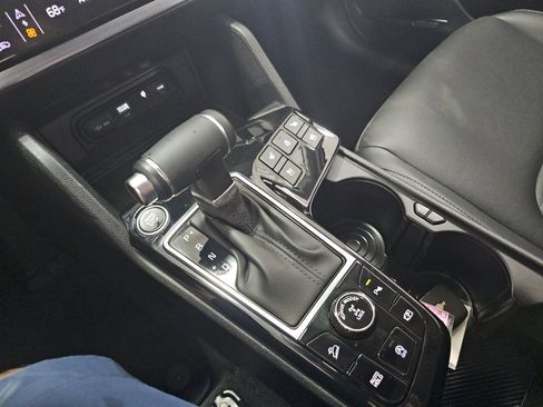 Used 2025 Kia Sportage SX image 20