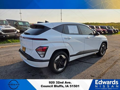 Used 2025 Hyundai Kona SEL FWD image 3