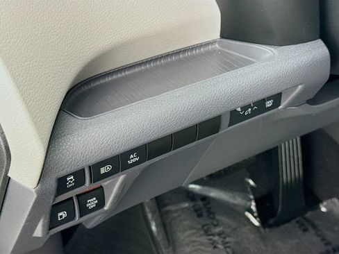 Certified 2021 Toyota Sienna Limited FWD image 11