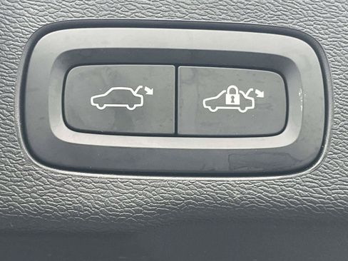 Certified 2024 Volvo XC60 B5 Ultimate w/ Protection Package Premier AWD/4WD image 11
