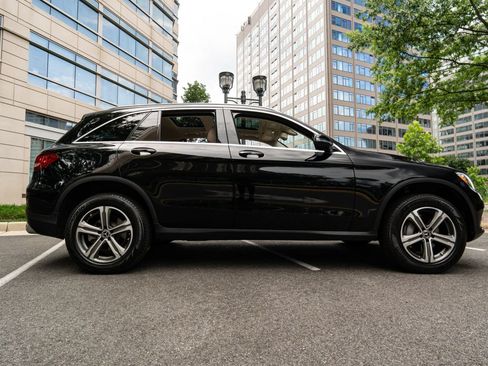 Used 2018 Mercedes-Benz GLC 300 4MATIC image 2