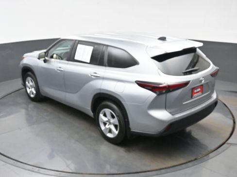 Used 2024 Toyota Highlander LE image 38