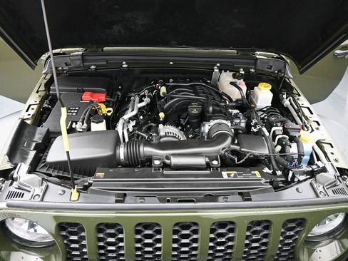 Used 2023 Jeep Gladiator Sport image 14