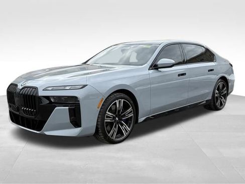 Used 2023 BMW 760i xDrive 760i xDrive w/ Executive Package image 3