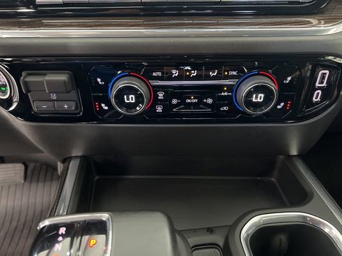 Used 2024 Chevrolet Silverado 1500 LT Trail Boss w/ Convenience Package II AWD/4WD image 16
