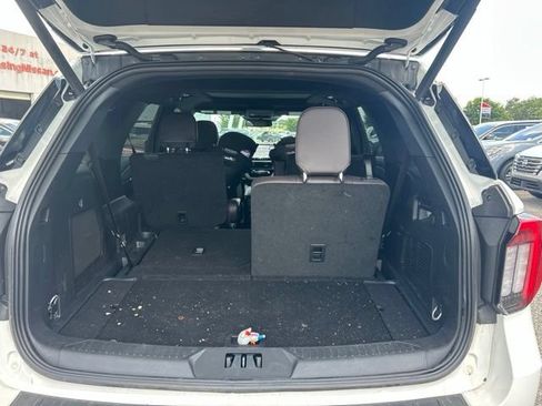 Used 2025 Ford Explorer Platinum RWD image 18