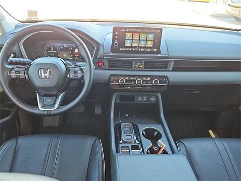 Used 2025 Honda Pilot Elite image 9
