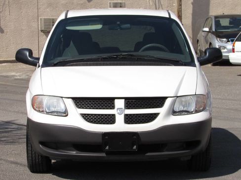 Used 2002 Dodge Caravan SE image 2