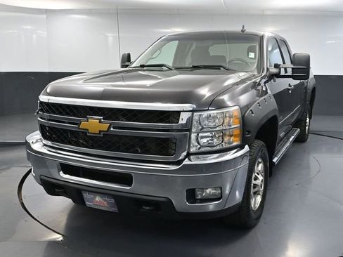 Used 2011 Chevrolet Silverado 2500 LT w/ Interior Plus Package AWD/4WD image 12