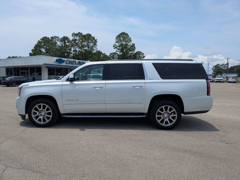 Used 2018 GMC Yukon XL SLT w/ Premium Edition AWD/4WD image 7