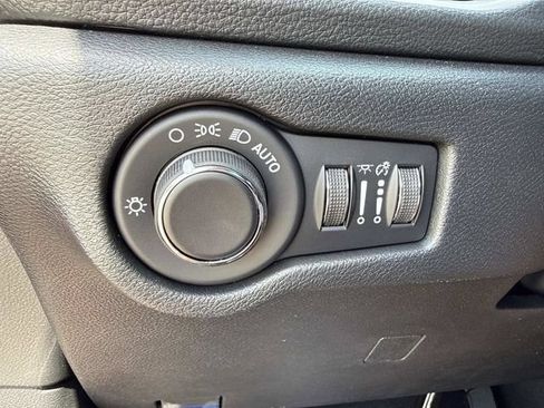 New 2027 Chrysler Pacifica Limited FWD image 34