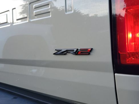 Used 2022 Chevrolet Colorado ZR2 w/ LPO, Power Package AWD/4WD image 8