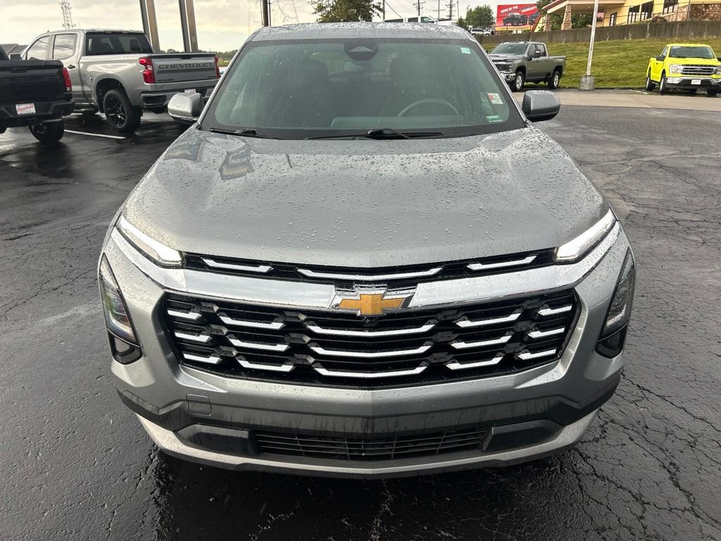 Used 2026 Chevrolet Equinox LT AWD/4WD image 2