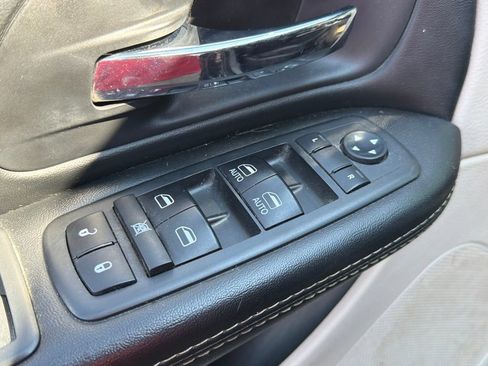 Used 2018 Dodge Grand Caravan SXT FWD image 12