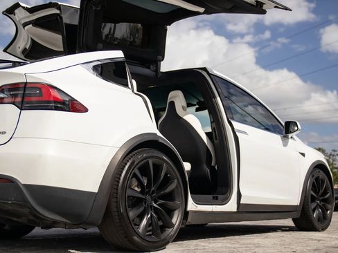 Used 2018 Tesla Model X 75D AWD/4WD image 18