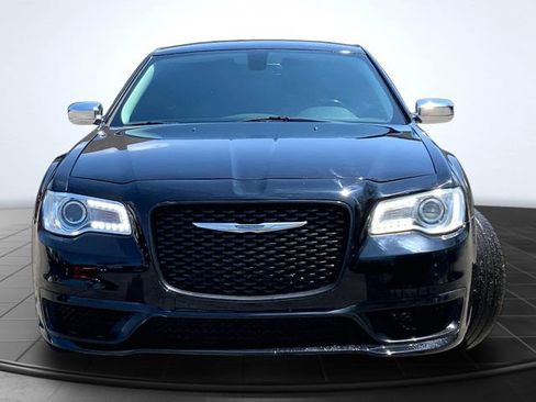 Used 2018 Chrysler 300 Limited RWD image 3