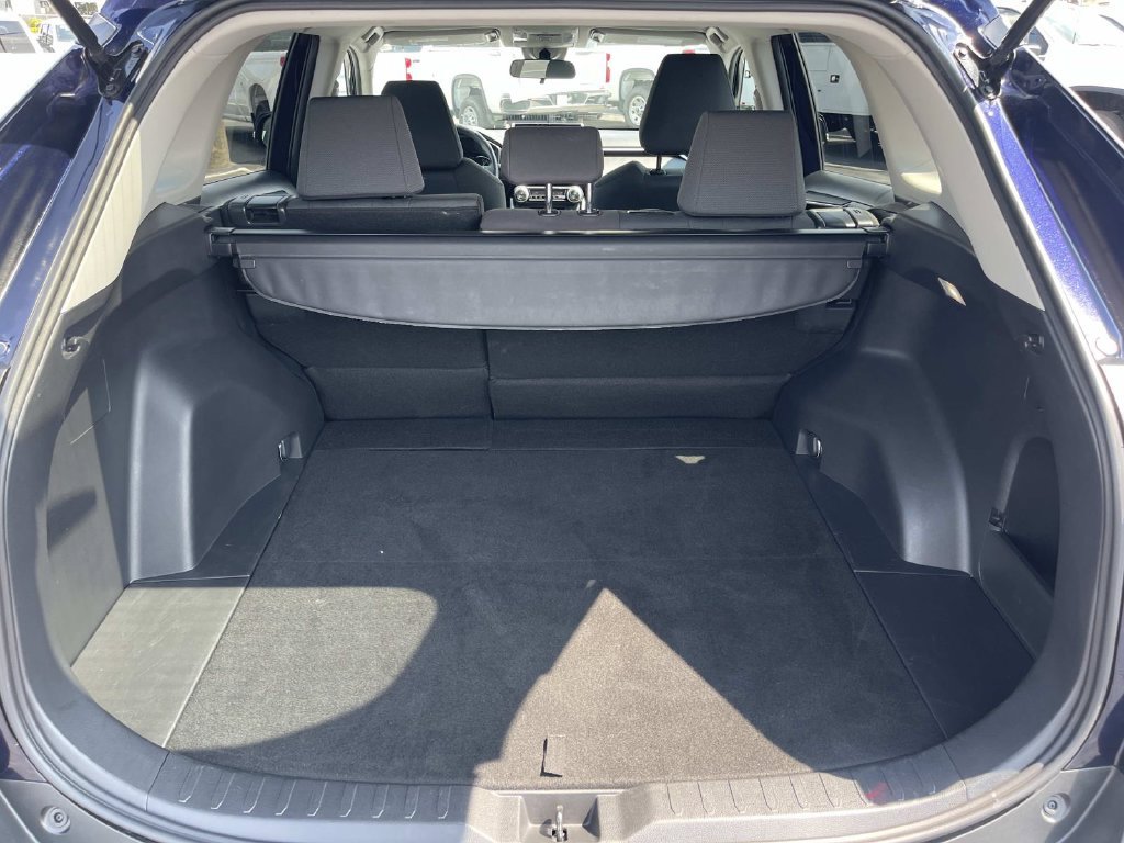 Used 2025 Toyota RAV4 XLE FWD image 12