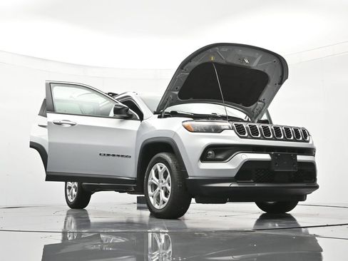 Used 2024 Jeep Compass Latitude AWD/4WD image 48