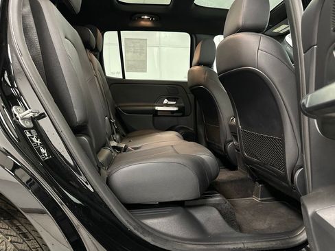 Used 2025 Mercedes-Benz GLB 250 image 23