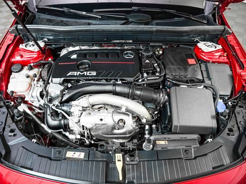 Certified 2022 Mercedes-Benz GLB 35 AMG 4MATIC image 4