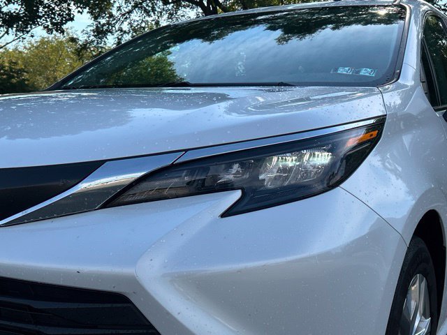 Used 2024 Toyota Sienna XLE w/ XLE Plus Package AWD/4WD image 8