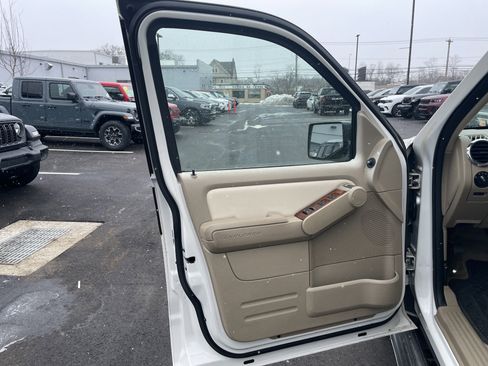 Used 2010 Ford Explorer Eddie Bauer image 34