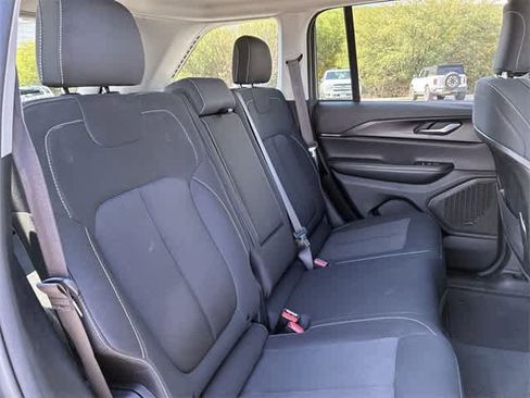Used 2024 Jeep Grand Cherokee Laredo image 21