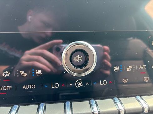 Used 2026 GMC Yukon XL Denali w/ Sun & Power Step Package AWD/4WD image 20