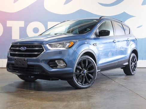 Used 2018 Ford Escape SE w/ SE Sport Appearance Package image 18