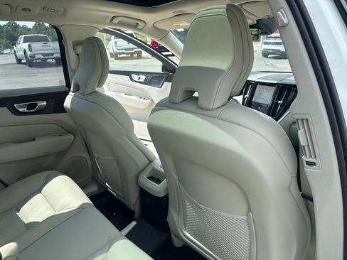 Certified 2025 Volvo XC60 T8 Plus w/ Protection Package Premier AWD/4WD image 33