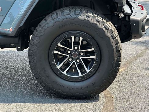Used 2025 Jeep Wrangler Unlimited Rubicon AWD/4WD image 7