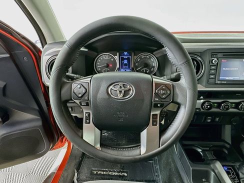 Used 2018 Toyota Tacoma SR5 RWD image 13