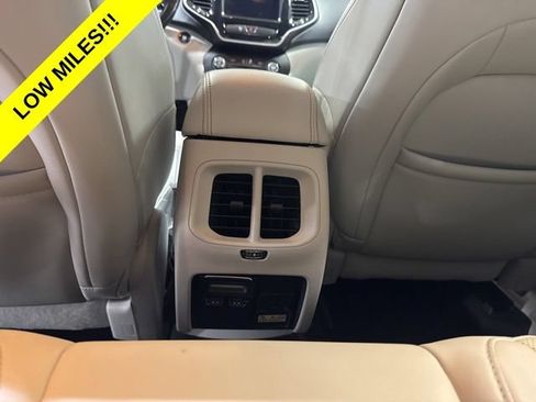 Used 2020 Jeep Cherokee Limited AWD/4WD image 25