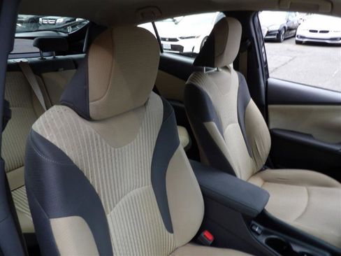 Used 2016 Toyota Prius image 21