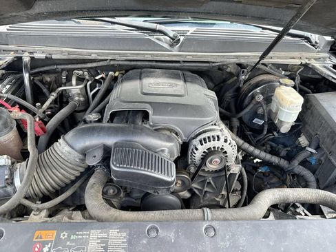 Used 2013 Chevrolet Suburban LTZ AWD/4WD image 27