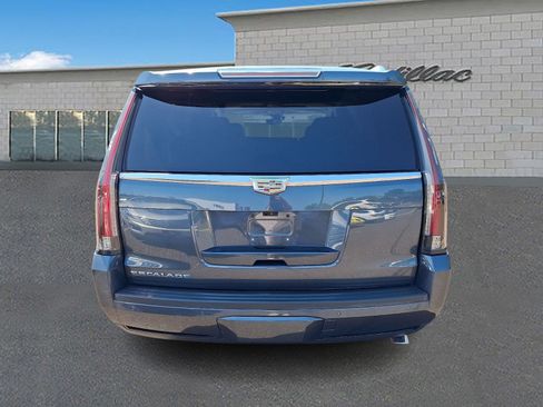 Used 2020 Cadillac Escalade Luxury w/ LPO, Radiant Package AWD/4WD image 3
