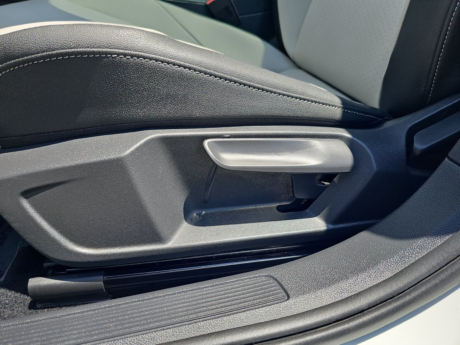 Used 2020 Volkswagen Jetta R-Line FWD image 30